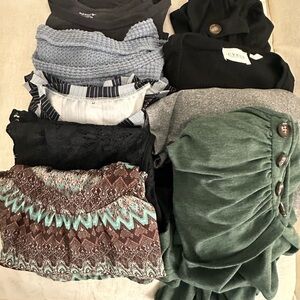 Women’s Tops Med/Lg Lot of 10 pieces